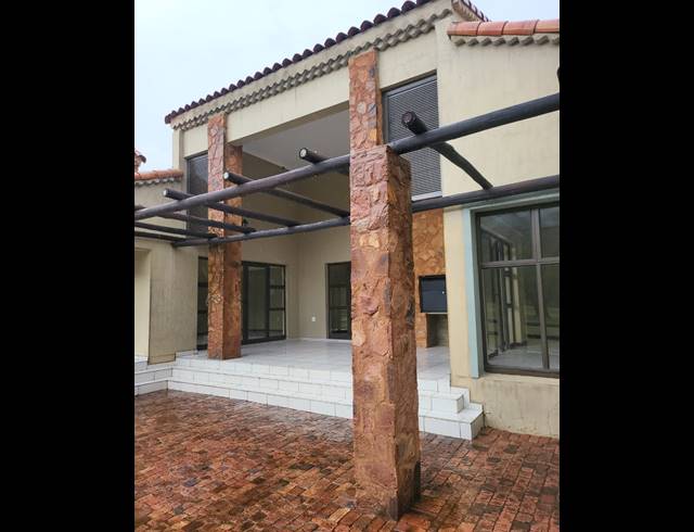 4 BEDROOM HOUSE FOR SALE IN ESTATE D' AFRIQUE
